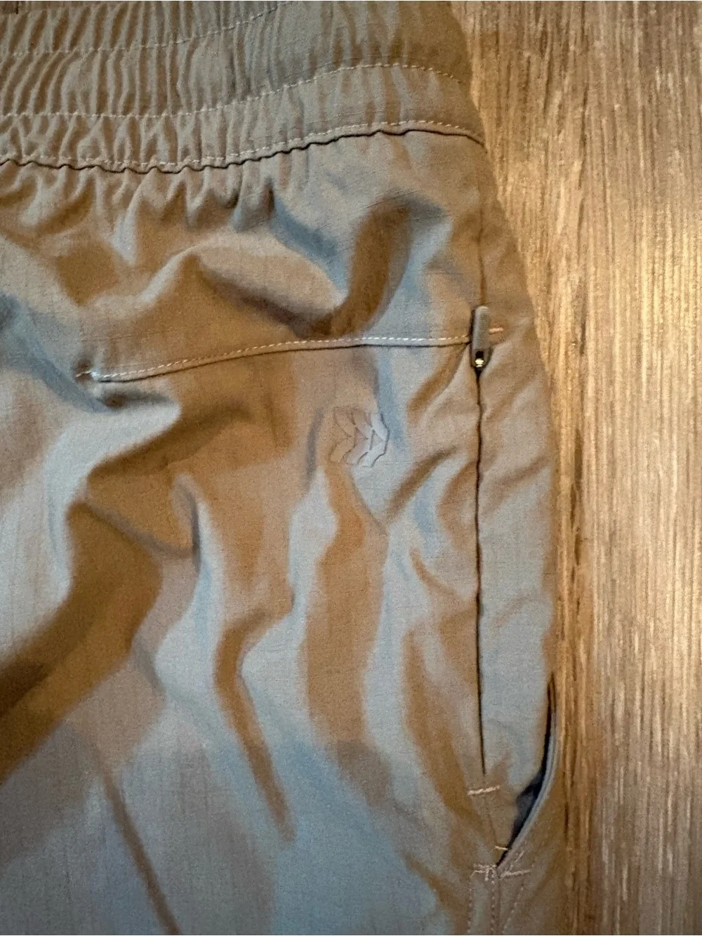 Aritzia Men's Drawstring Joggers in Tan
